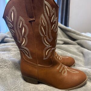 Kids cowboy boots, size 4, brown